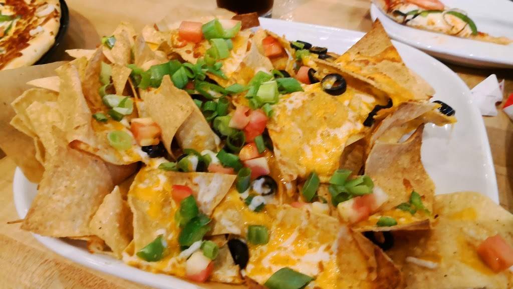 Boston Pizza | restaurant | 425 Bingemans Centre Dr, Kitchener, ON N2B 3X7, Canada | 5197458888 OR +1 519-745-8888