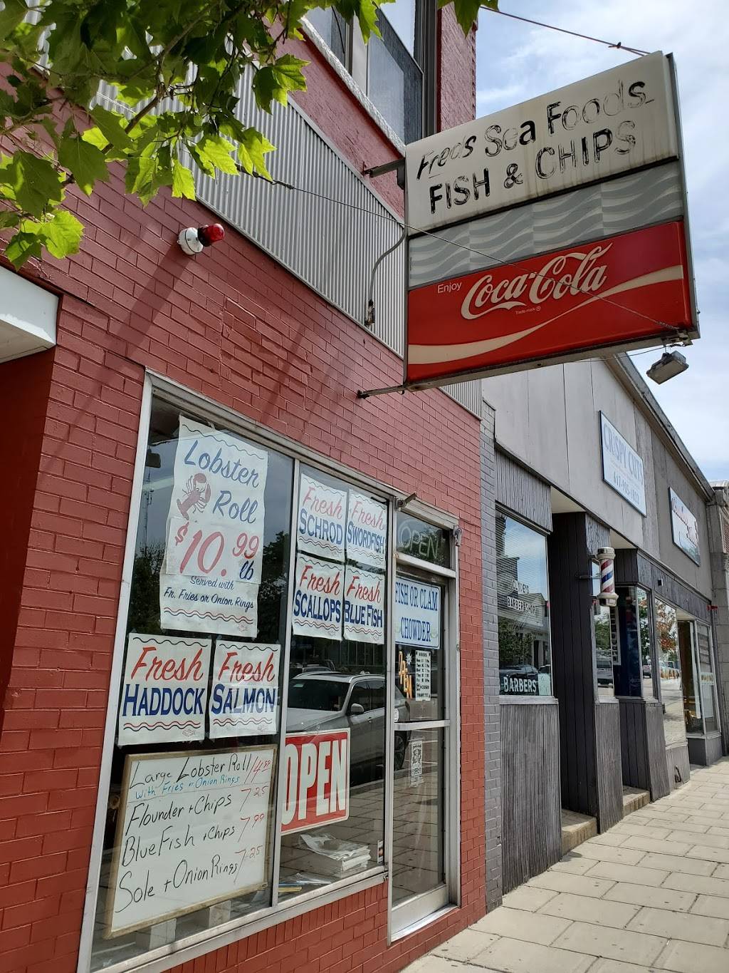 Freds Seafoods | restaurant | 49 N Main St, Randolph, MA 02368, USA | 7819639824 OR +1 781-963-9824