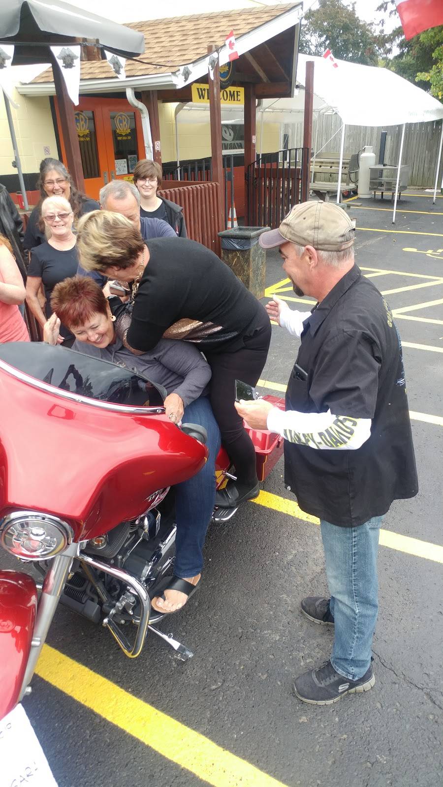 Golden Brothers | restaurant | 21 Southworth St N, Welland, ON L3B 1X8, Canada | 9057341715 OR +1 905-734-1715