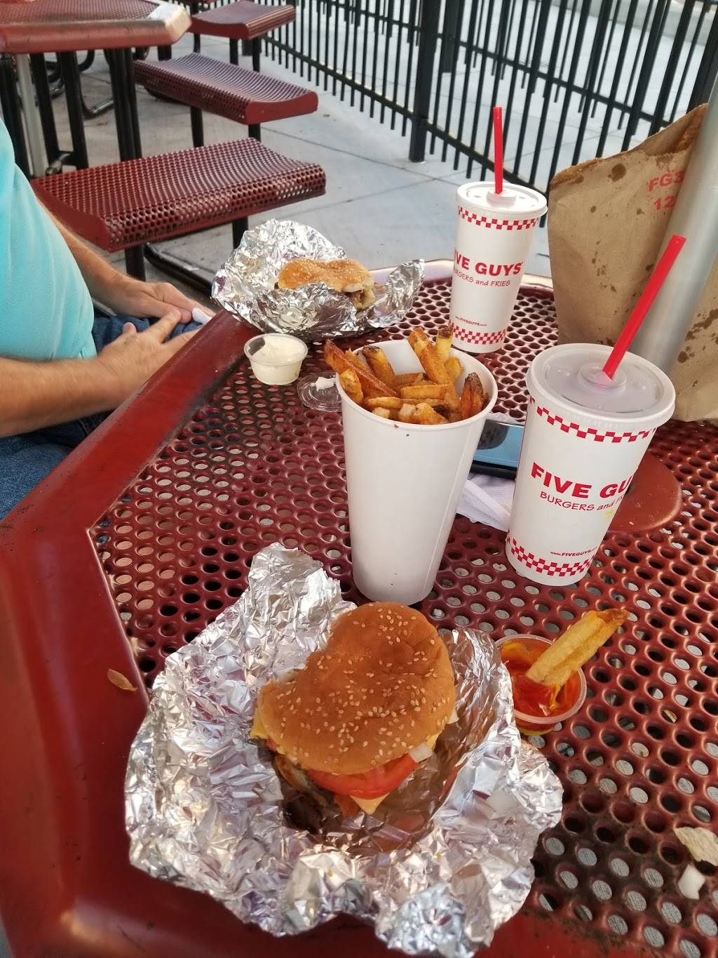 Five Guys | meal takeaway | 234 Brookview Centre Way, Knoxville, TN 37919, USA | 8656027701 OR +1 865-602-7701