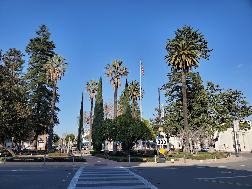 Starbucks | cafe | 44 Plaza Square, Orange, CA 92866, USA | 7142889754 OR +1 714-288-9754