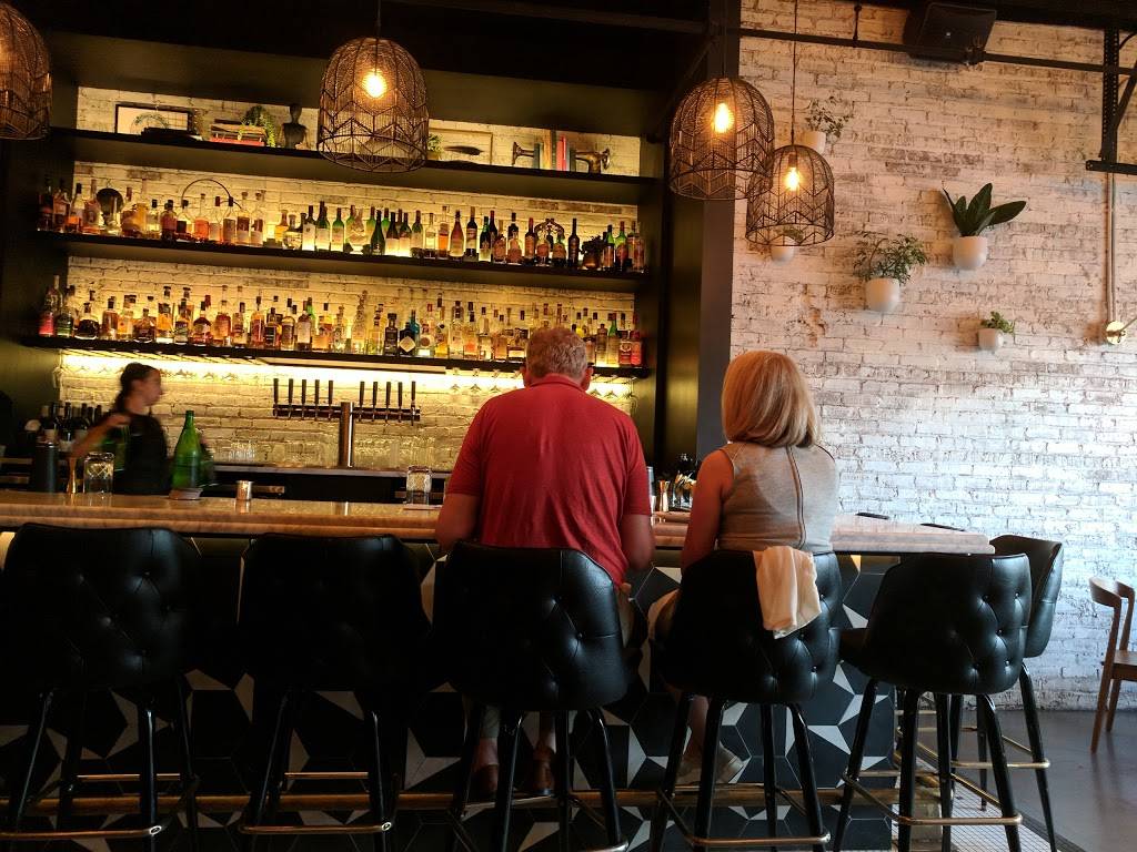 Clever Rabbit | restaurant | 2015 W Division St, Chicago, IL 60622, USA | 7736978711 OR +1 773-697-8711