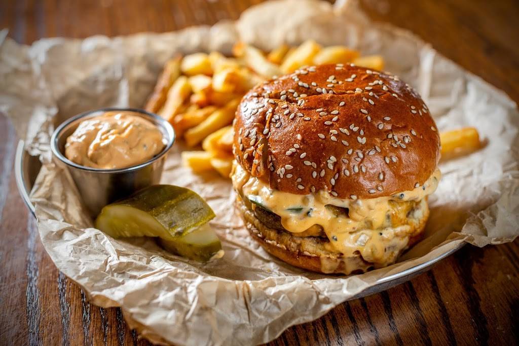 Pub Royale | restaurant | 2049 W Division St, Chicago, IL 60622, USA | 7736616874 OR +1 773-661-6874