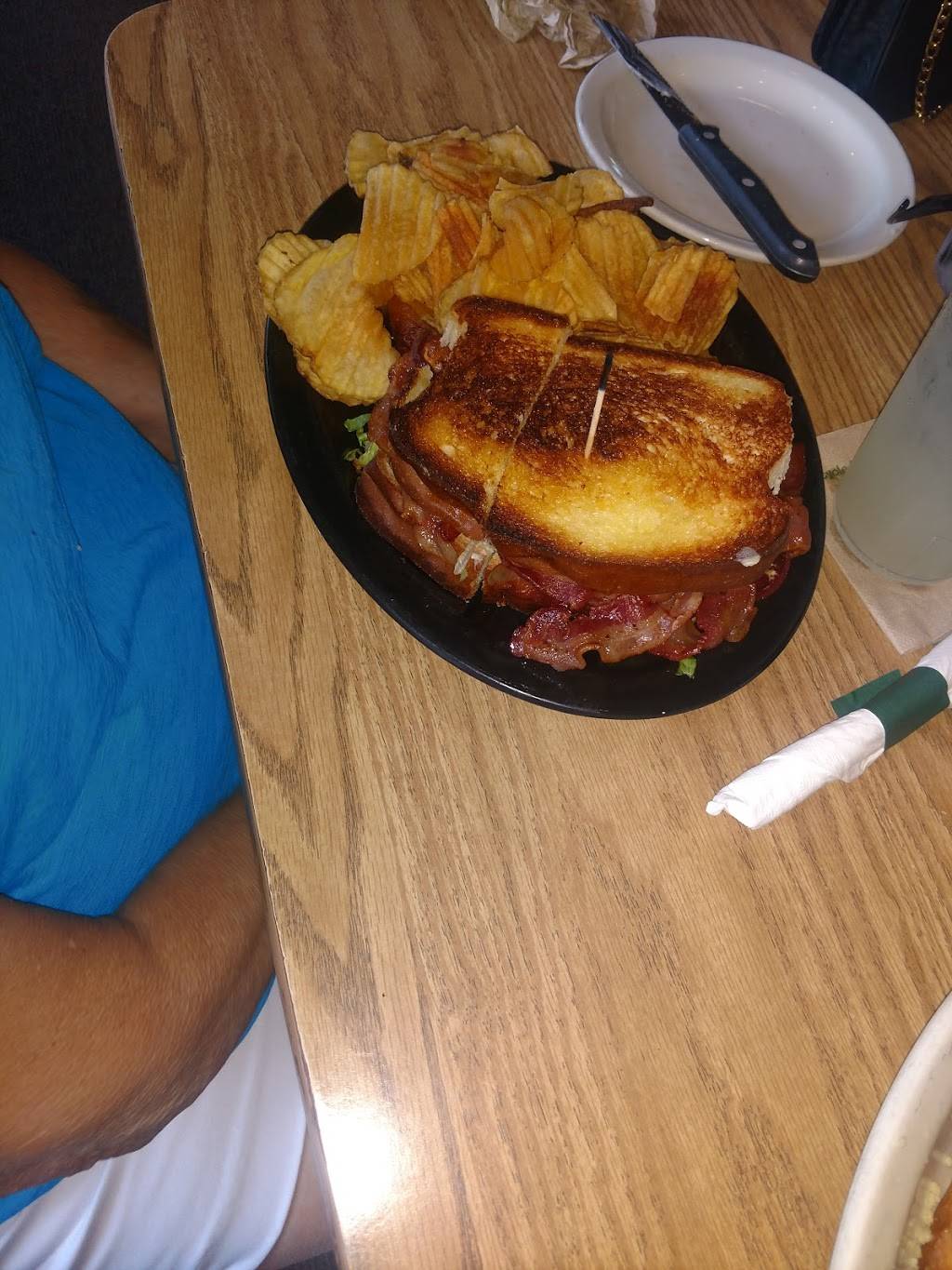 Castaways | restaurant | 3940 Boy Scout Rd, Bay City, MI 48706, USA | 9896863558 OR +1 989-686-3558