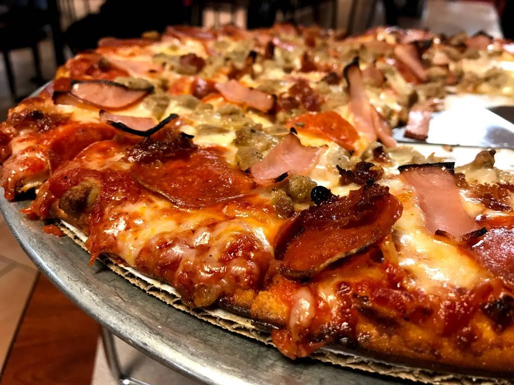 The Whistle Stop Pizzeria & More | restaurant | 303 Broad St, Baxter, TN 38544, USA | 9318583287 OR +1 931-858-3287