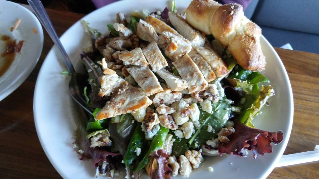 Oggis | restaurant | 2595 E Chapman Ave, Fullerton, CA 92831, USA | 7145264447 OR +1 714-526-4447