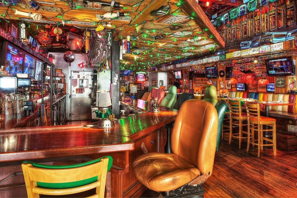 Barneys Beanery | restaurant | 1037 Broxton Ave, Los Angeles, CA 90024, USA | 3104437777 OR +1 310-443-7777