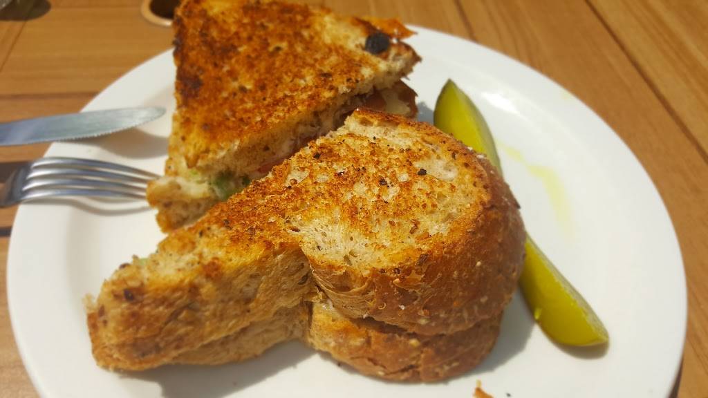 Chamberlins Lookout | restaurant | 804 Chemin Riverside, Wakefield, QC J0X 3G0, Canada | 8194592808 OR +1 819-459-2808