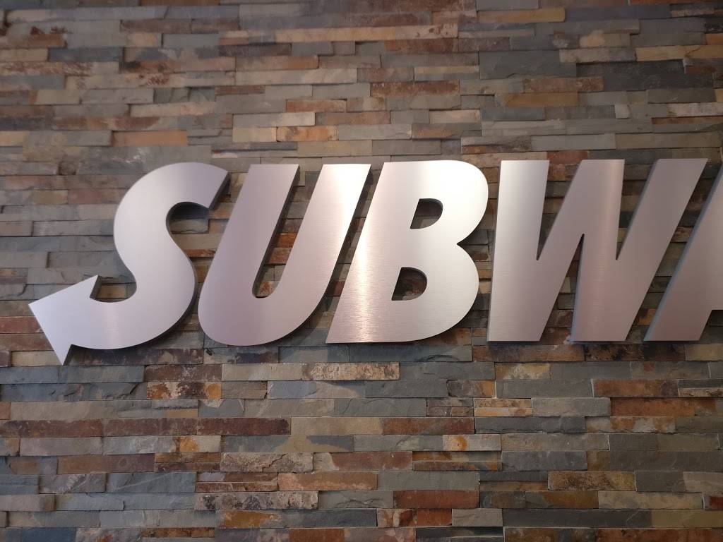 Subway Restaurants | restaurant | 9517 W Higgins Rd, Rosemont, IL 60018, USA | 8472920877 OR +1 847-292-0877
