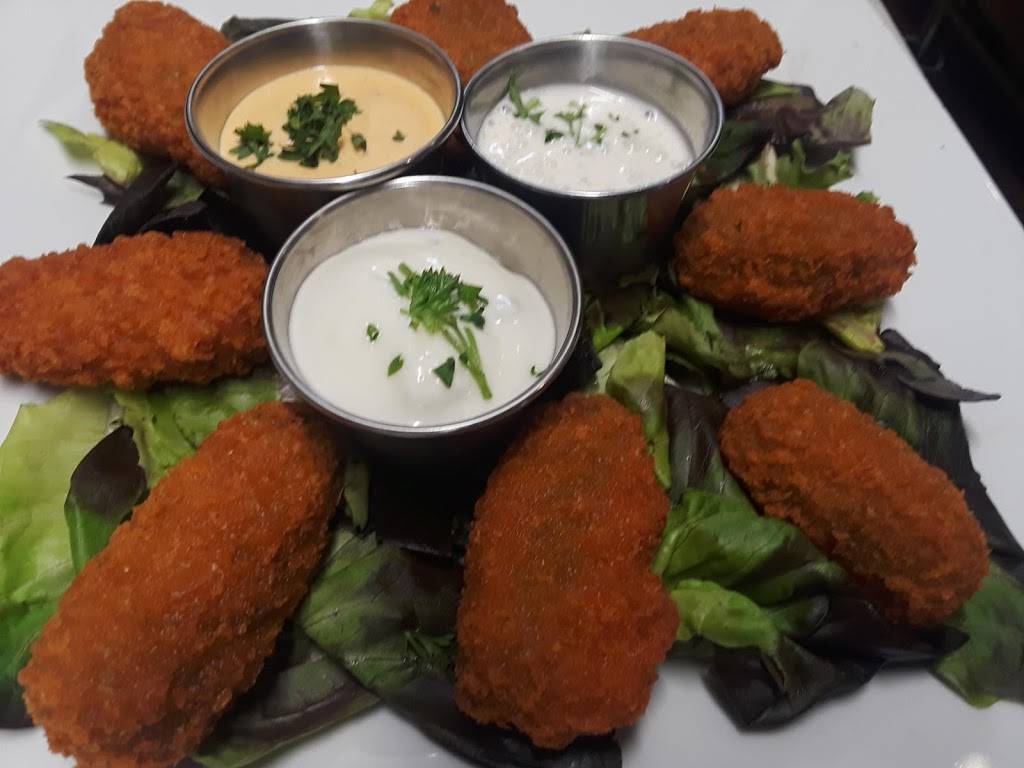 Bricks | restaurant | 641 Atwood Ave, Cranston, RI 02920, USA | 4014730148 OR +1 401-473-0148