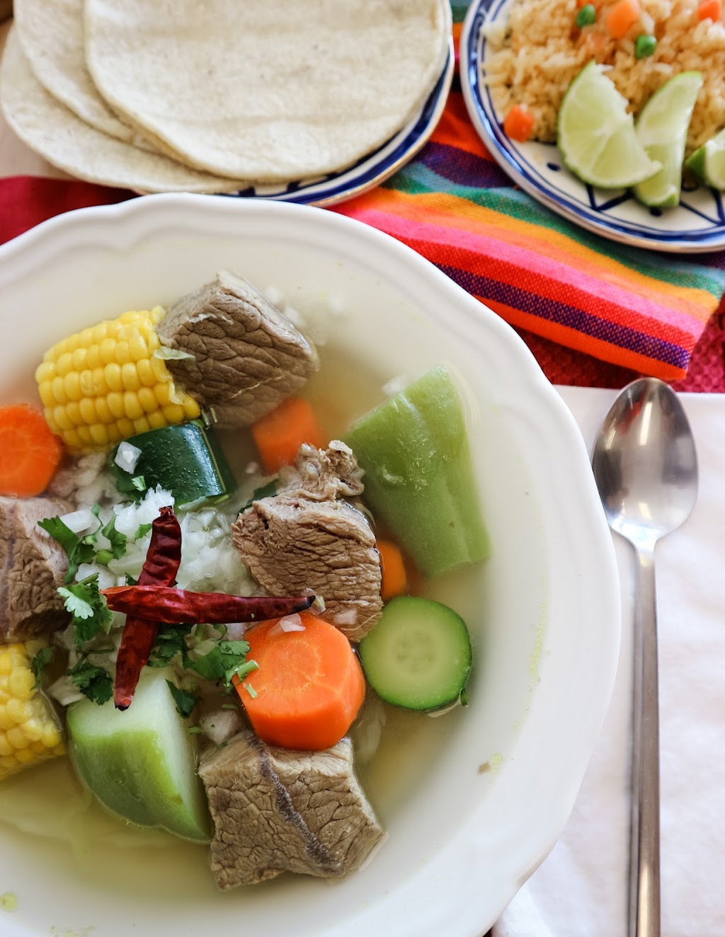 El Gallo Giro | restaurant | 990 S Euclid St, Anaheim, CA 92802, USA | 7146355730 OR +1 714-635-5730