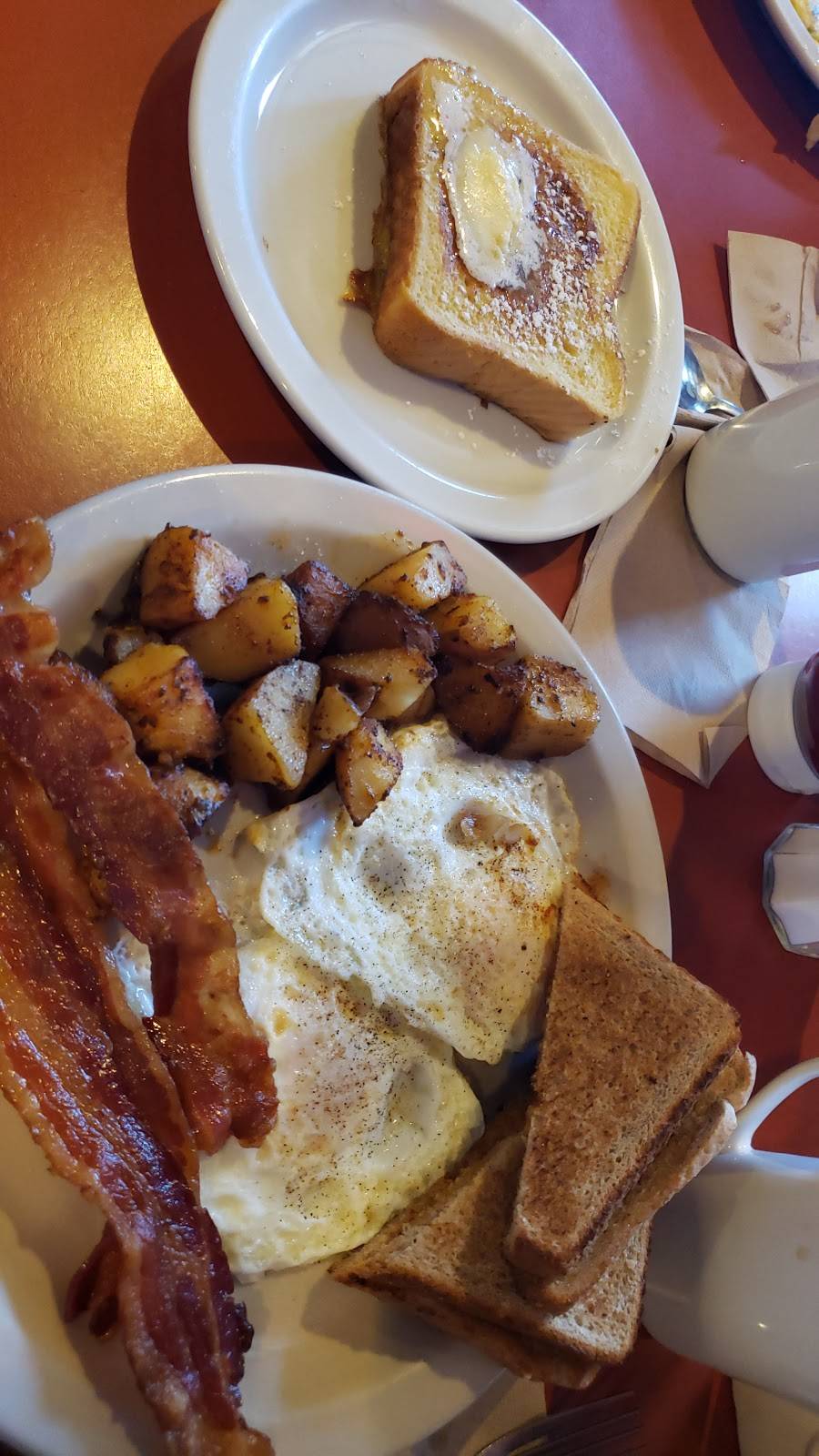 Rosarias Diner | restaurant | 591 Rodman St, Fall River, MA 02721, USA | 5083249454 OR +1 508-324-9454