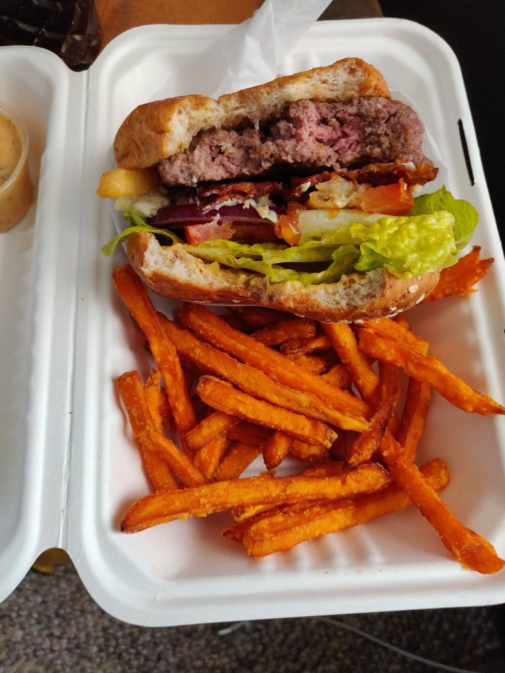 burger. Santa Cruz | restaurant | 1520 Mission St, Santa Cruz, CA 95060, USA | 8314255300 OR +1 831-425-5300