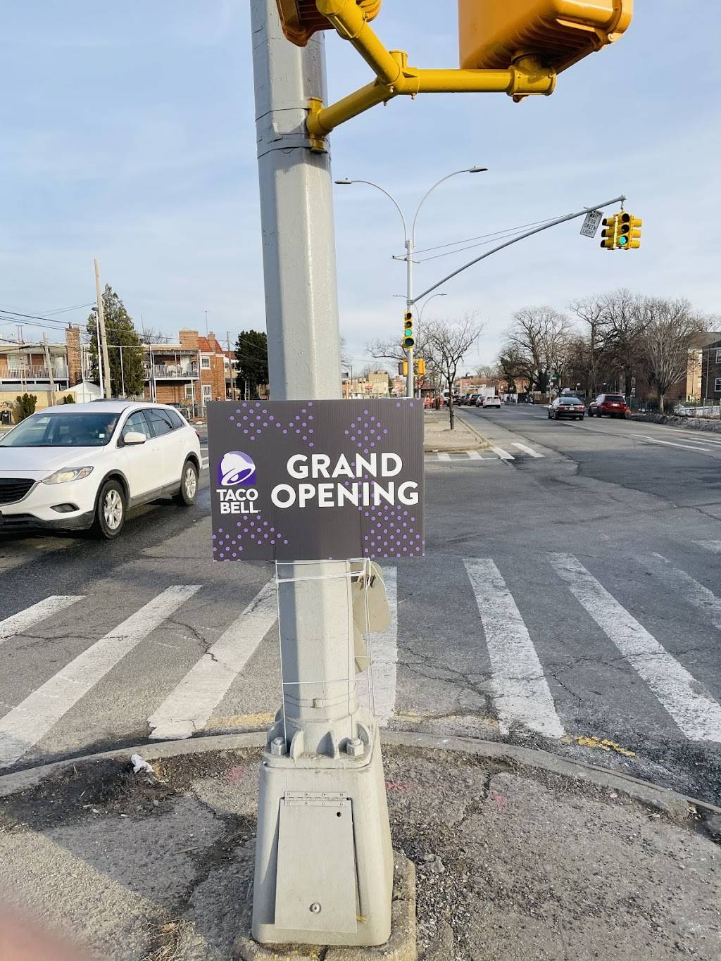 Taco Bell | restaurant | 83-10 Astoria Blvd, Queens, NY 11370, USA | 9294871525 OR +1 929-487-1525