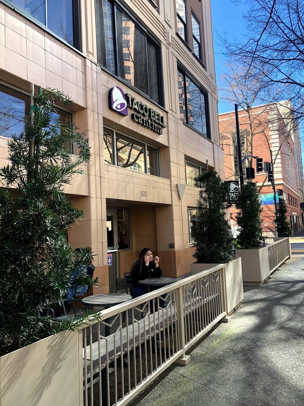 Taco Bell Cantina | meal takeaway | 900 K St, Sacramento, CA 95814, USA | 9165504302 OR +1 916-550-4302