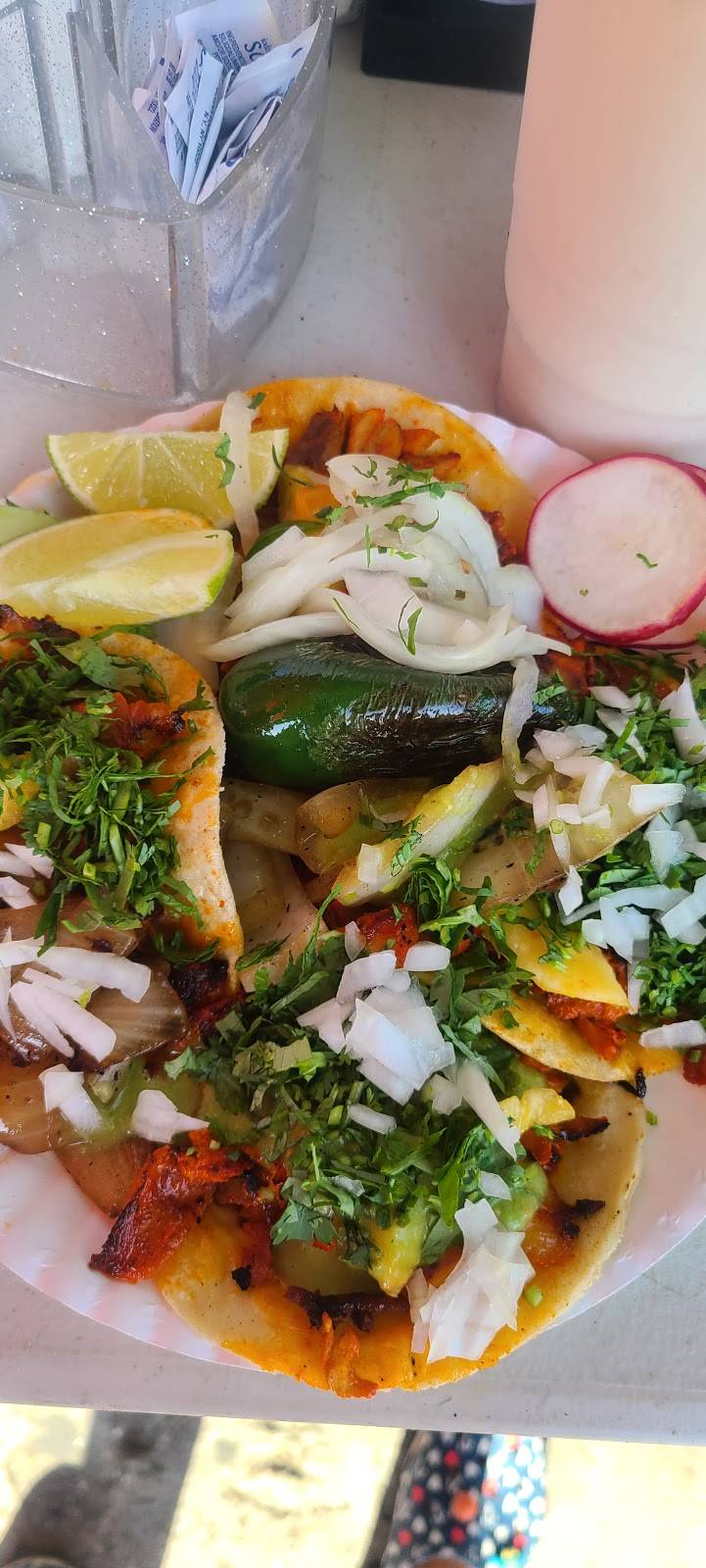 Tacos los palomos | restaurant | 52 y, S Main St, Los Angeles, CA 90001, USA | 3235436364 OR +1 323-543-6364
