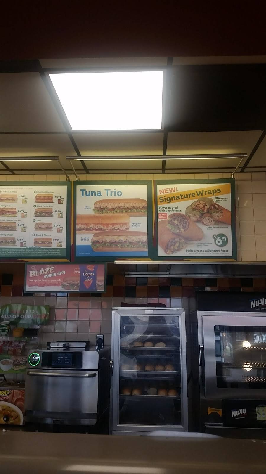 Subway | restaurant | 303 E Foothill Blvd, Rialto, CA 92376, USA | 9098732392 OR +1 909-873-2392