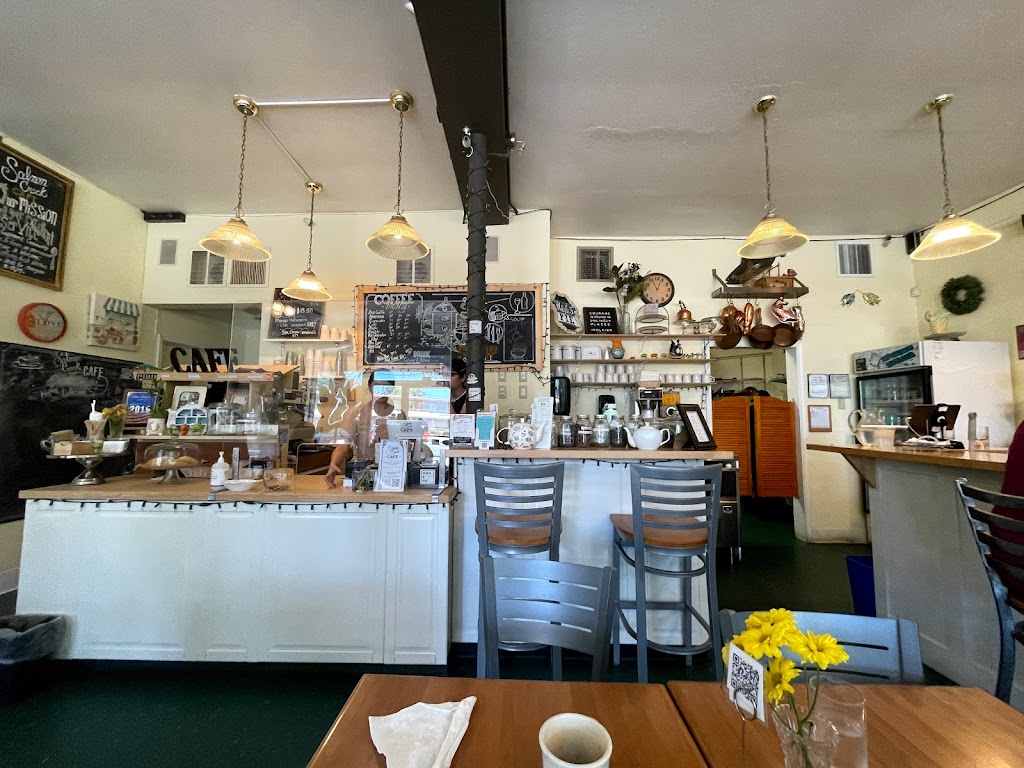 Salmon Creek Cafe | cafe | 11620 Ambaum Blvd SW, Burien, WA 98146, USA | 2062444303 OR +1 206-244-4303