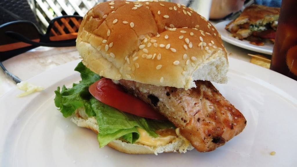 Gilligans Waterfront Restaurant | restaurant | 134 W Market St, Lewes, DE 19958, USA | 3026447230 OR +1 302-644-7230