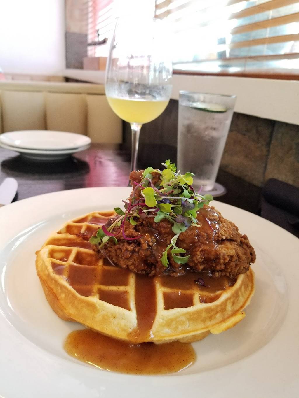 Nova | restaurant | 1417 W Davis St, Dallas, TX 75208, USA | 2144847123 OR +1 214-484-7123