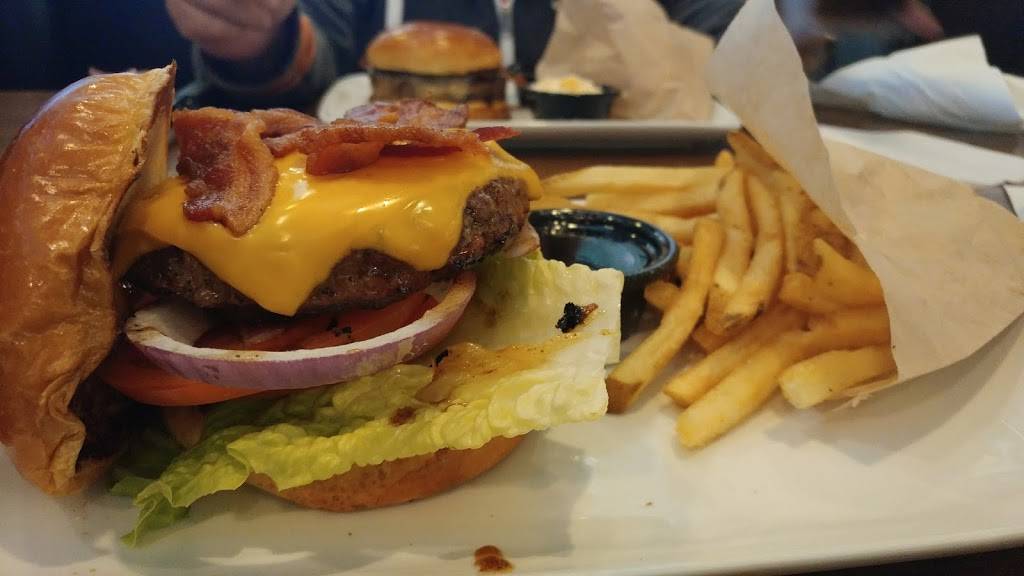 TGI Fridays | restaurant | 3060 NY-50, Saratoga Springs, NY 12866, USA | 5185814012 OR +1 518-581-4012