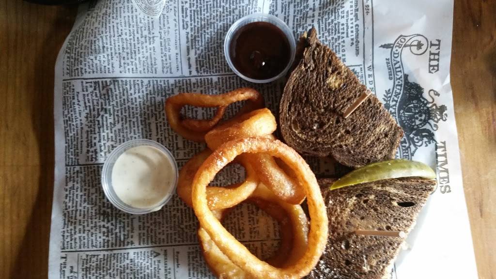 Lucky Fools Pub | restaurant | 75 E High St, Moorpark, CA 93021, USA | 8055321500 OR +1 805-532-1500