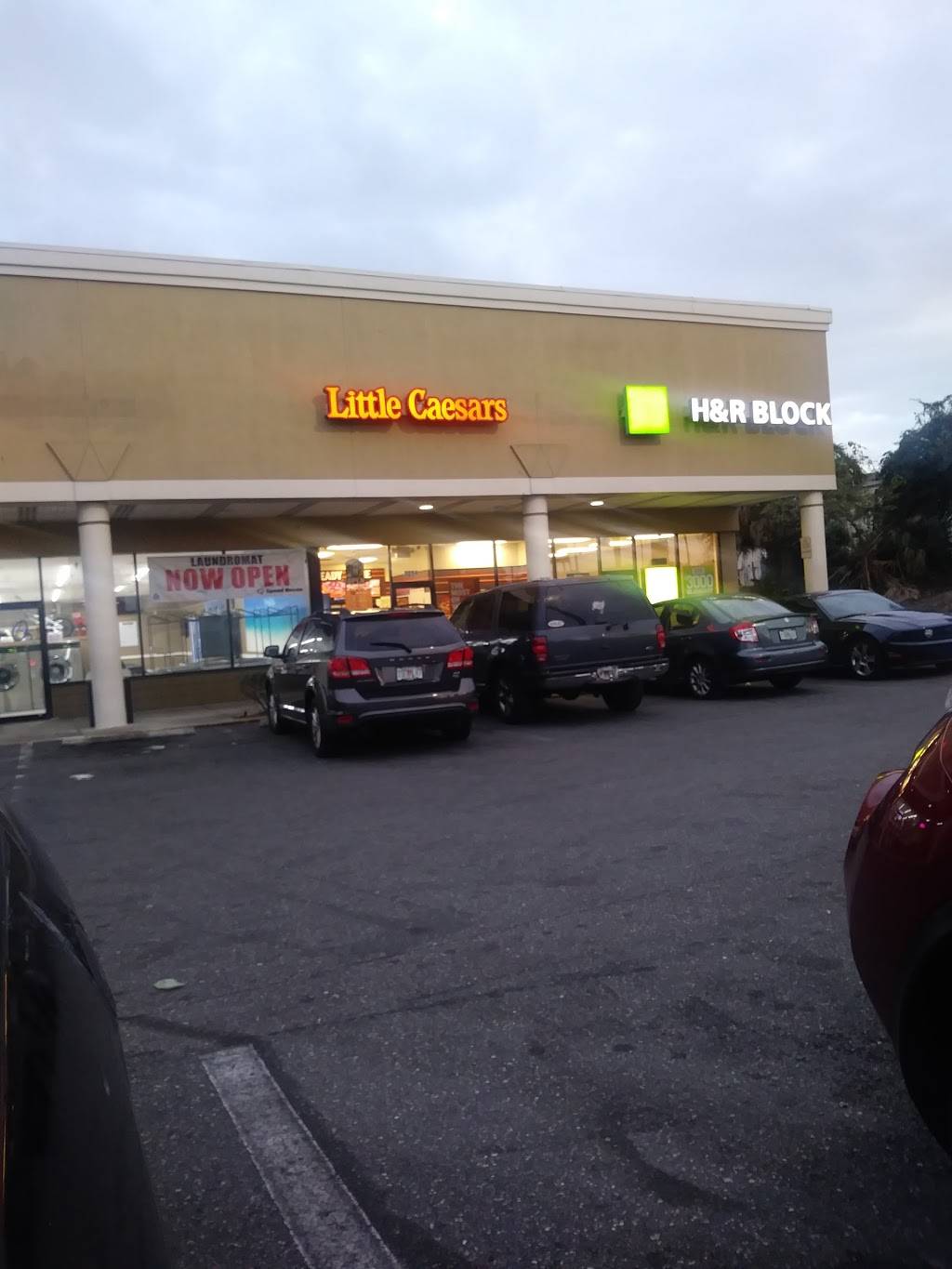 Little Caesars Pizza | meal takeaway | 2525 E Hillsborough Ave #101-a, Tampa, FL 33610, USA | 8132343100 OR +1 813-234-3100