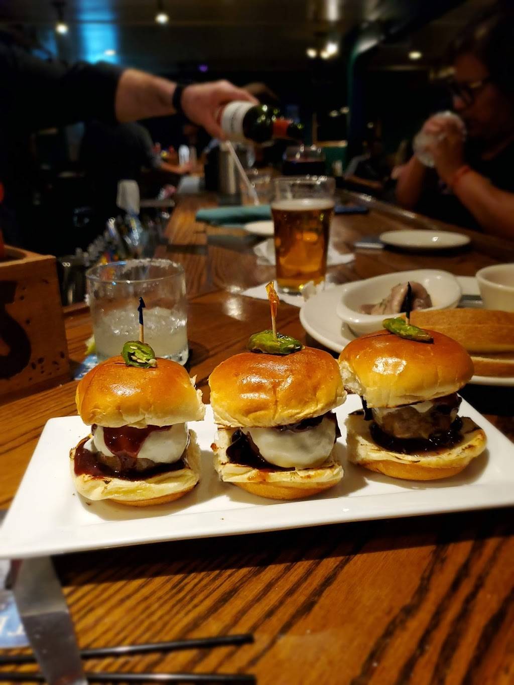 Sandrinis Public House | restaurant | 1918 Eye St, Bakersfield, CA 93301, USA | 6613228900 OR +1 661-322-8900