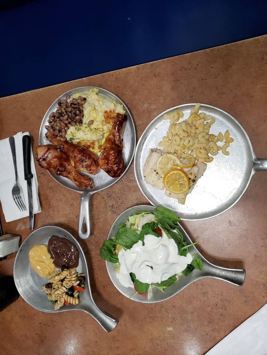 Iron Skillet Restaurant | restaurant | 301 SW 1st St, Oak Grove, MO 64075, USA | 8166255400 OR +1 816-625-5400