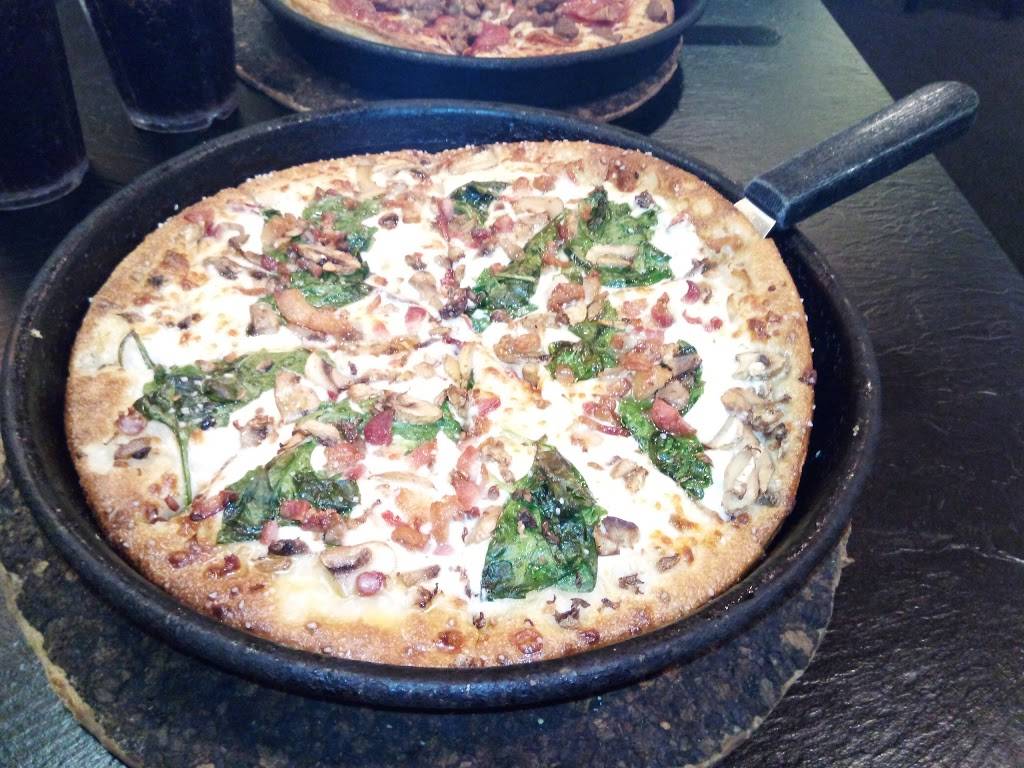 Pizza Hut | meal takeaway | 629 N Main St, Crossville, TN 38555, USA | 9314849610 OR +1 931-484-9610