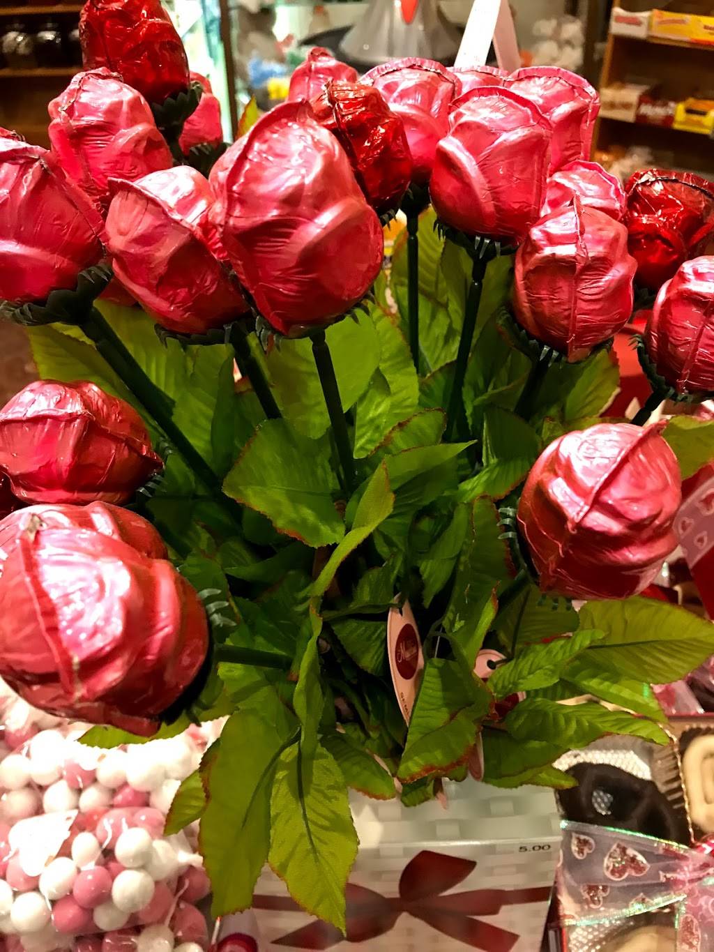 Sweet Street Candies and Goodies | restaurant | 17 W St Charles Rd, Lombard, IL 60148, USA | 6306278510 OR +1 630-627-8510