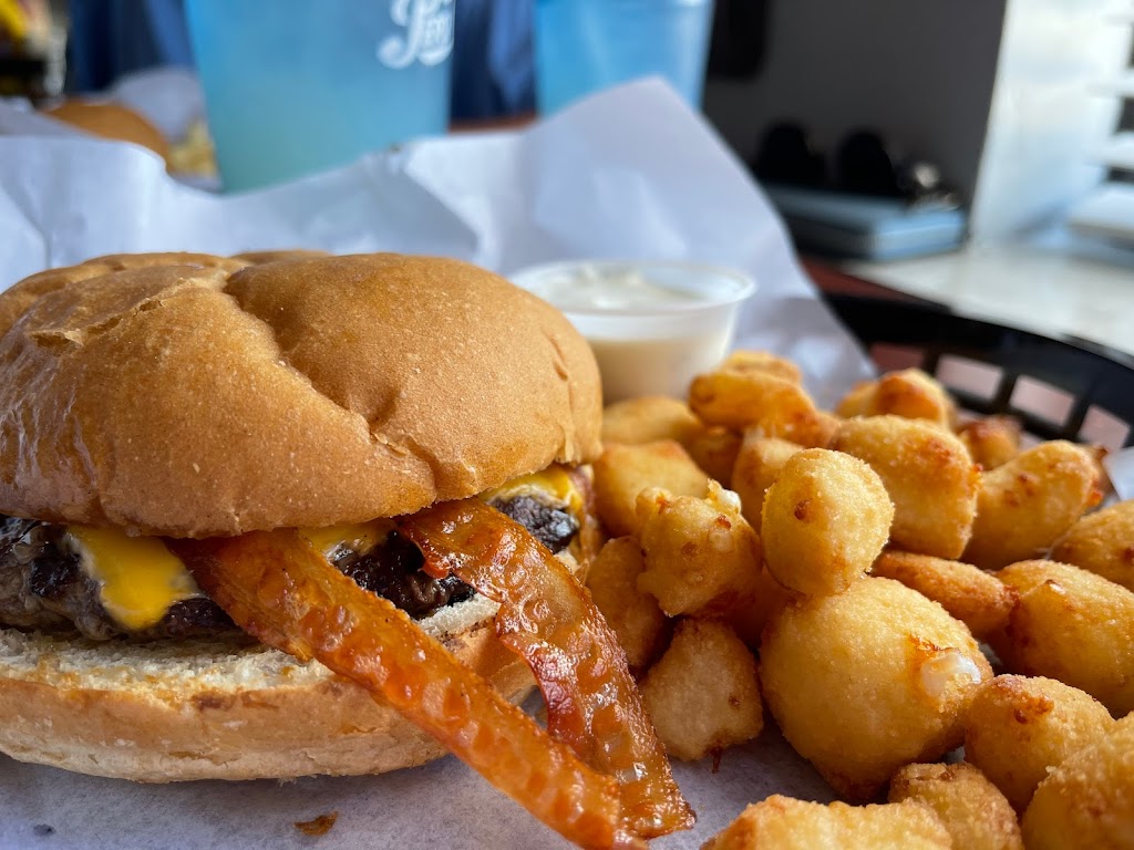 Fox Haus Bar & Grill | restaurant | 720 E Main St, Omro, WI 54963, USA | 9208590205 OR +1 920-859-0205