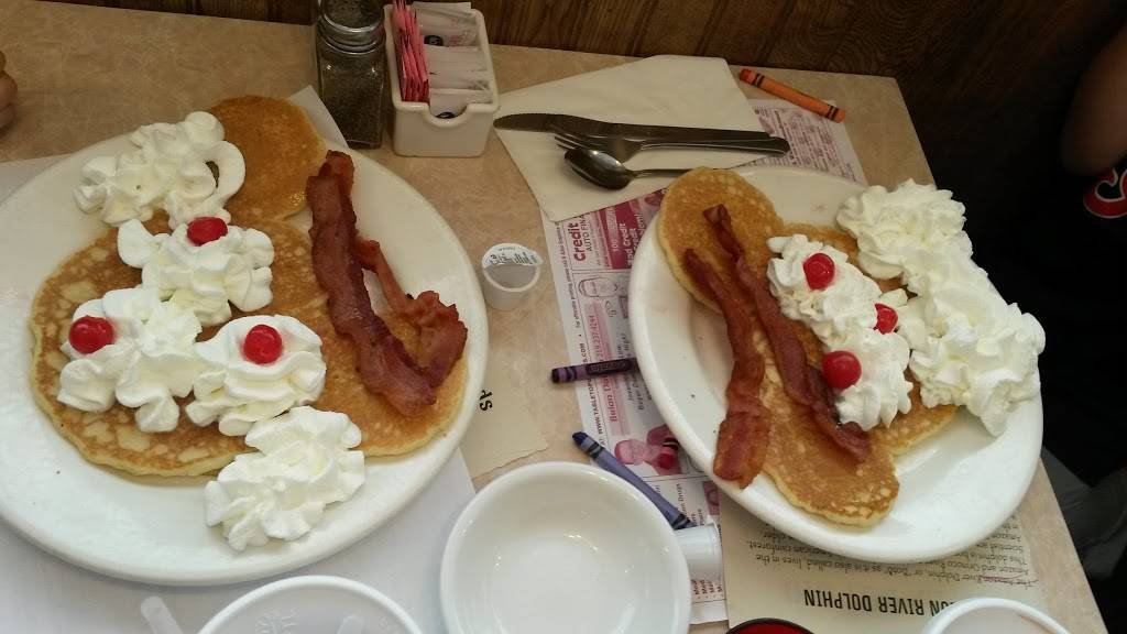 Corner Cafe | cafe | 101 N Broad St, Griffith, IN 46319, USA | 2199229596 OR +1 219-922-9596