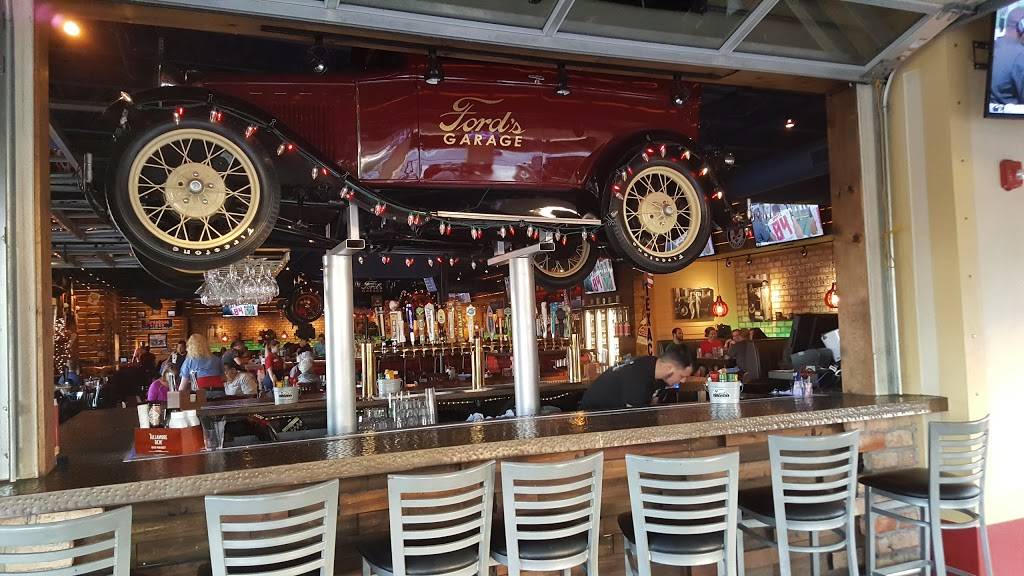 Fords Garage | restaurant | 11105 Causeway Blvd, Brandon, FL 33511, USA | 8136613673 OR +1 813-661-3673