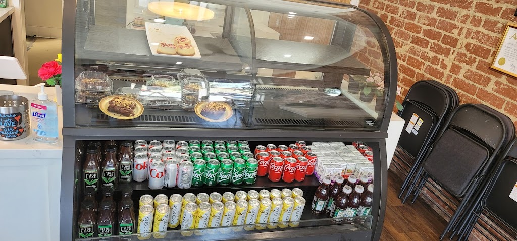 Lola’s Kitchen | restaurant | 128 N Maclay Ave, San Fernando, CA 91340, USA | 8183563826 OR +1 818-356-3826