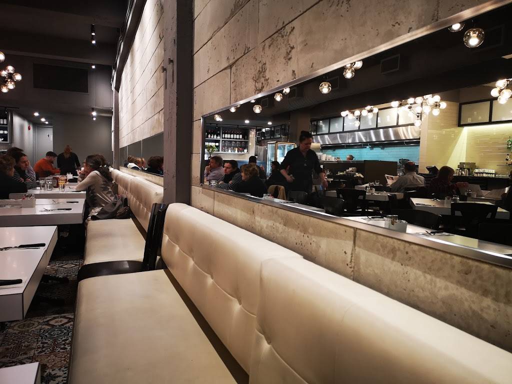 B & M Restaurant | restaurant | 6200 Avenue Somerled, Montréal, QC H3X 2B5, Canada | 5144881555 OR +1 514-488-1555