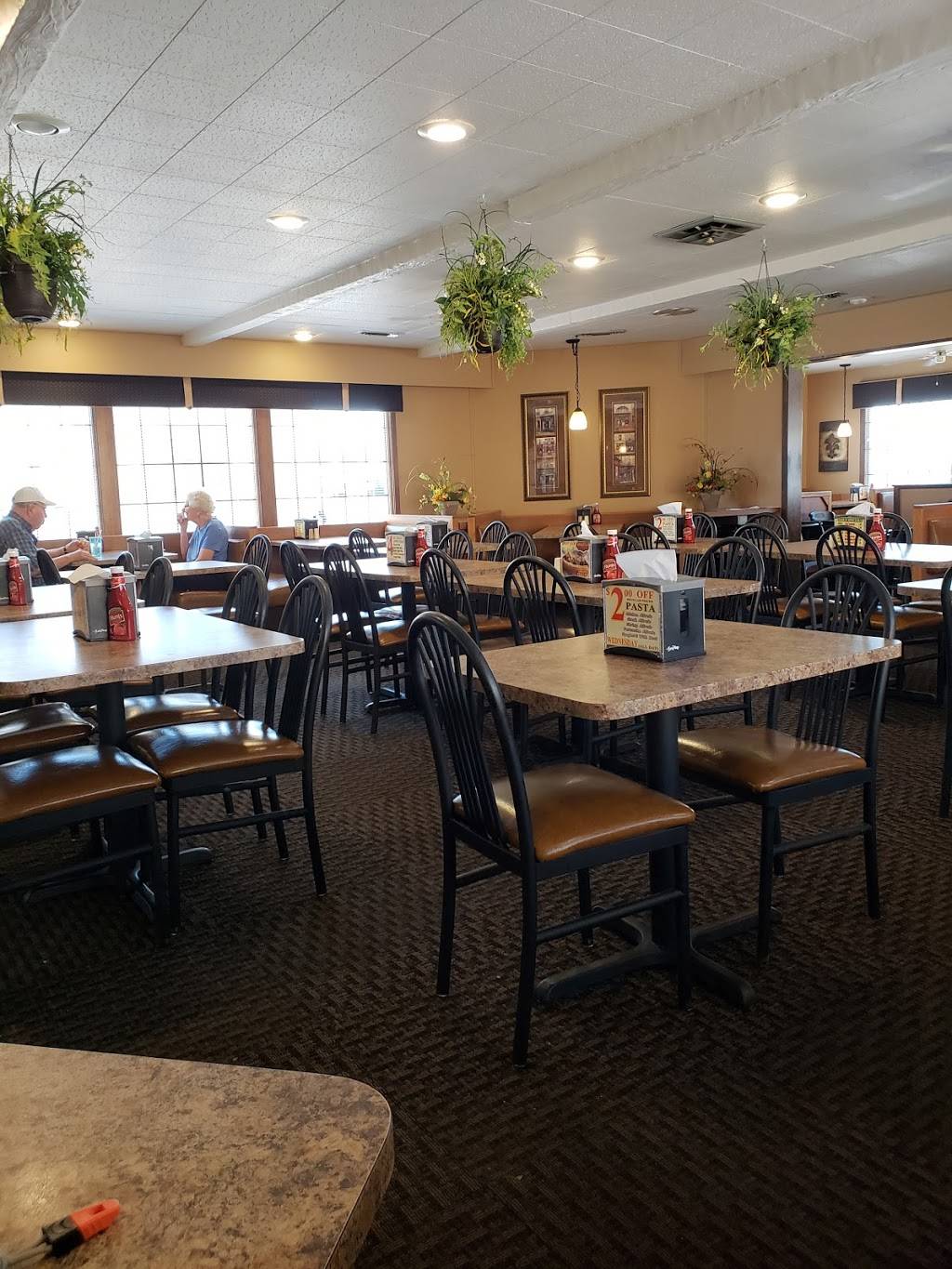 Villager Restaurant | restaurant | 421 Flindt Dr, Storm Lake, IA 50588, USA | 7127322372 OR +1 712-732-2372