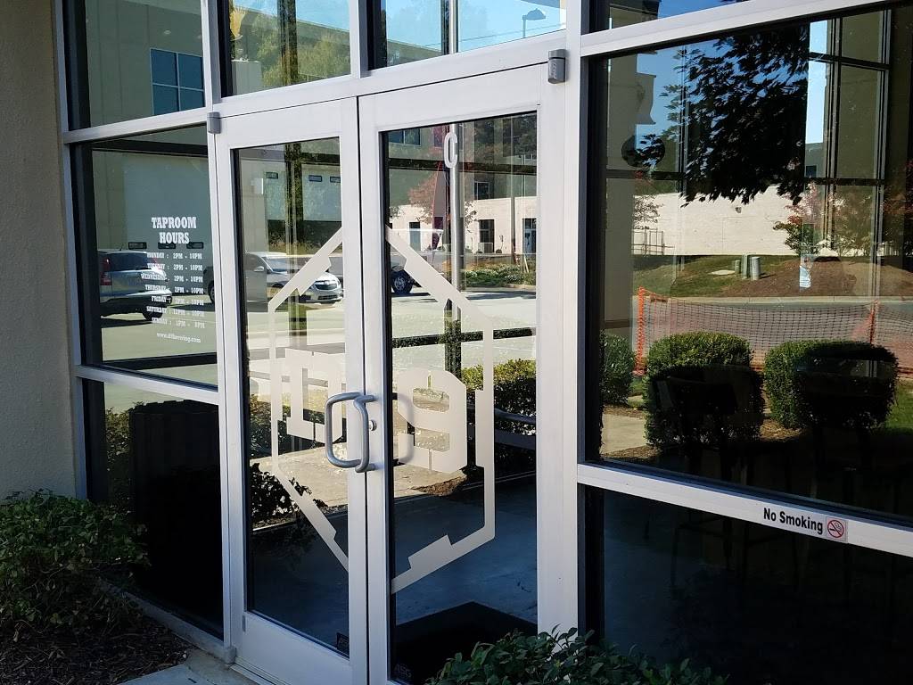 D9 Brewing Lake Norman | restaurant | 11138 Treynorth Dr, Cornelius, NC 28031, USA | 7042477200 OR +1 704-247-7200