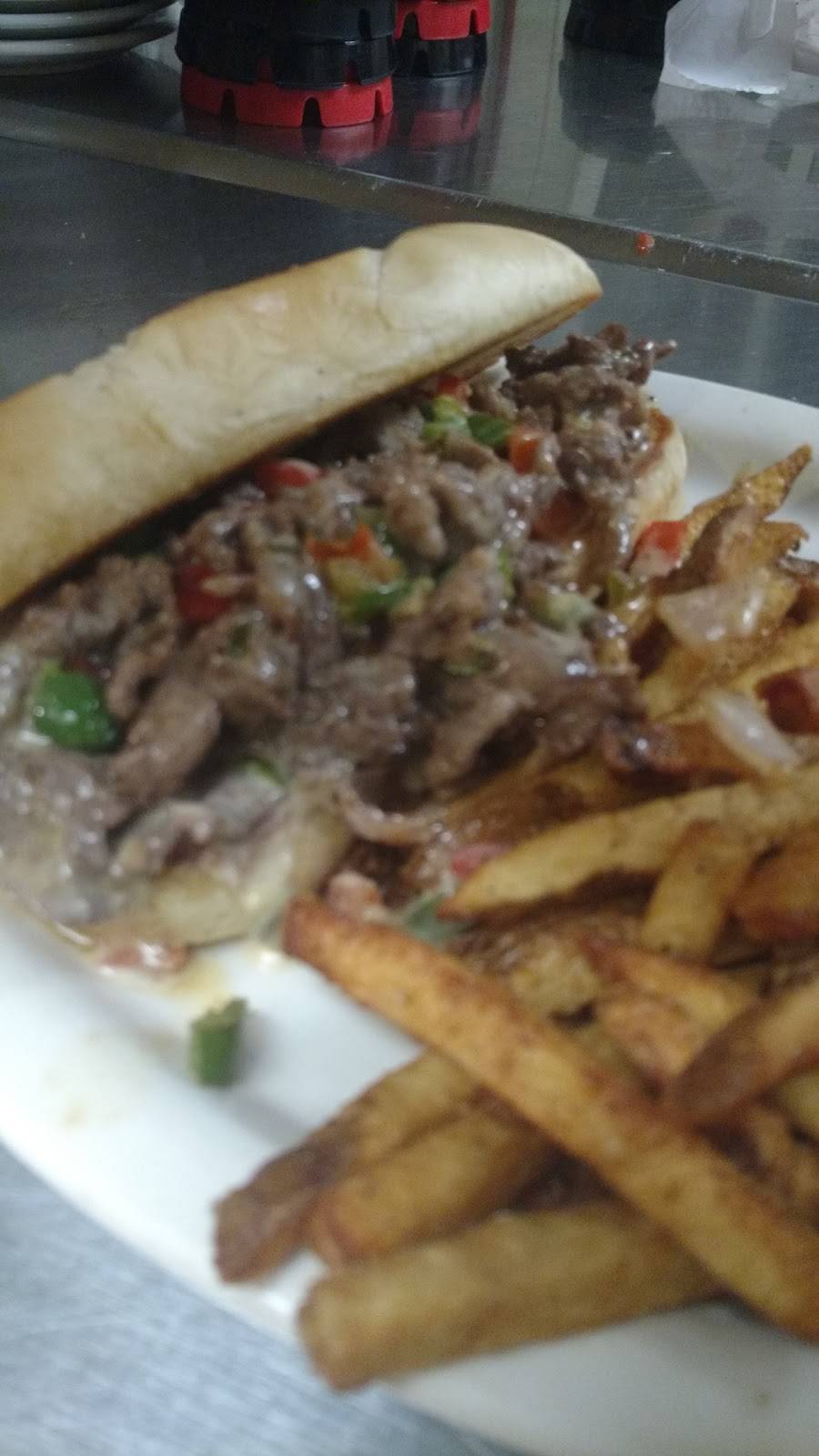 On the Mark Sports Bar & Grill | restaurant | 2588 N Gregg Ave, Fayetteville, AR 72703, USA | 4795750123 OR +1 479-575-0123