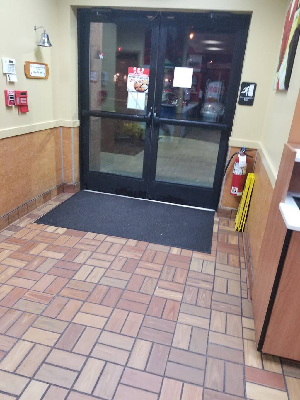 KFC | restaurant | 1565 Princeton Ave, Trenton, NJ 08638, USA | 6093929045 OR +1 609-392-9045