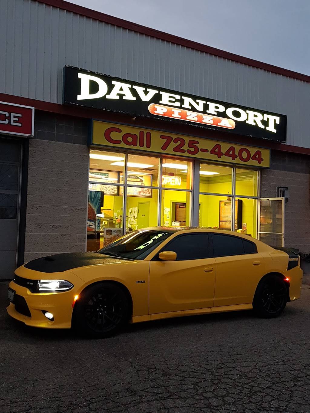Davenport Pizza | restaurant | 615 Davenport Rd, Waterloo, ON N2V 2G2, Canada | 5197254404 OR +1 519-725-4404