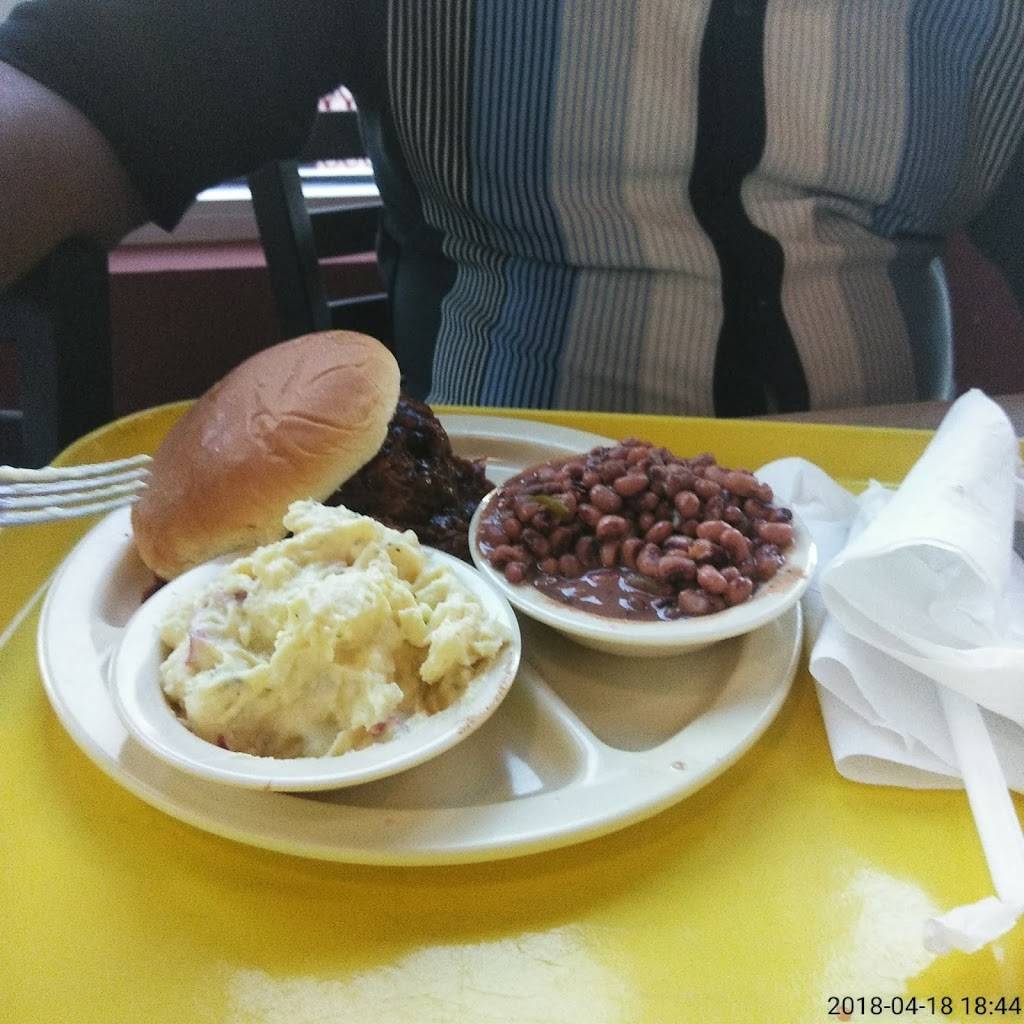 Two Podners Bar-B-Que & Seafood | restaurant | 1441 Robert B Cullum Blvd, Dallas, TX 75210, USA | 2144215387 OR +1 214-421-5387