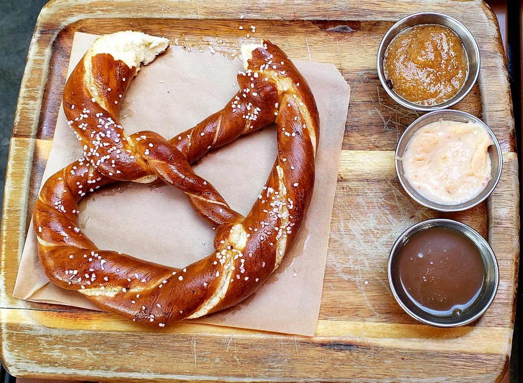 Finneys Crafthouse & Kitchen - Burbank | restaurant | 164 E Palm Ave #102, Burbank, CA 91502, USA | 8185724610 OR +1 818-572-4610