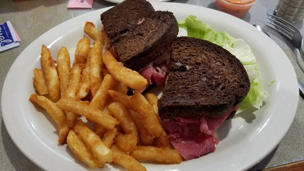 Mayberry Junction | restaurant | 390 N Locust St, Manteno, IL 60950, USA | 8154683811 OR +1 815-468-3811