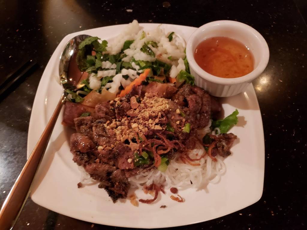 Green Leaf Vietnamese Restaurant | restaurant | 2800 1st Ave, Seattle, WA 98121, USA | 2064483318 OR +1 206-448-3318