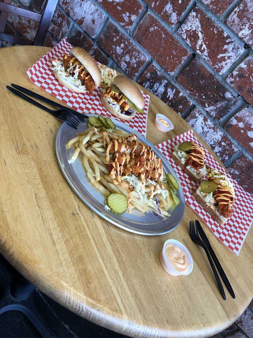 Flamin Hot Chicken | restaurant | 15047 Leadwell St, Van Nuys, CA 91405, USA | 3237386317 OR +1 323-738-6317