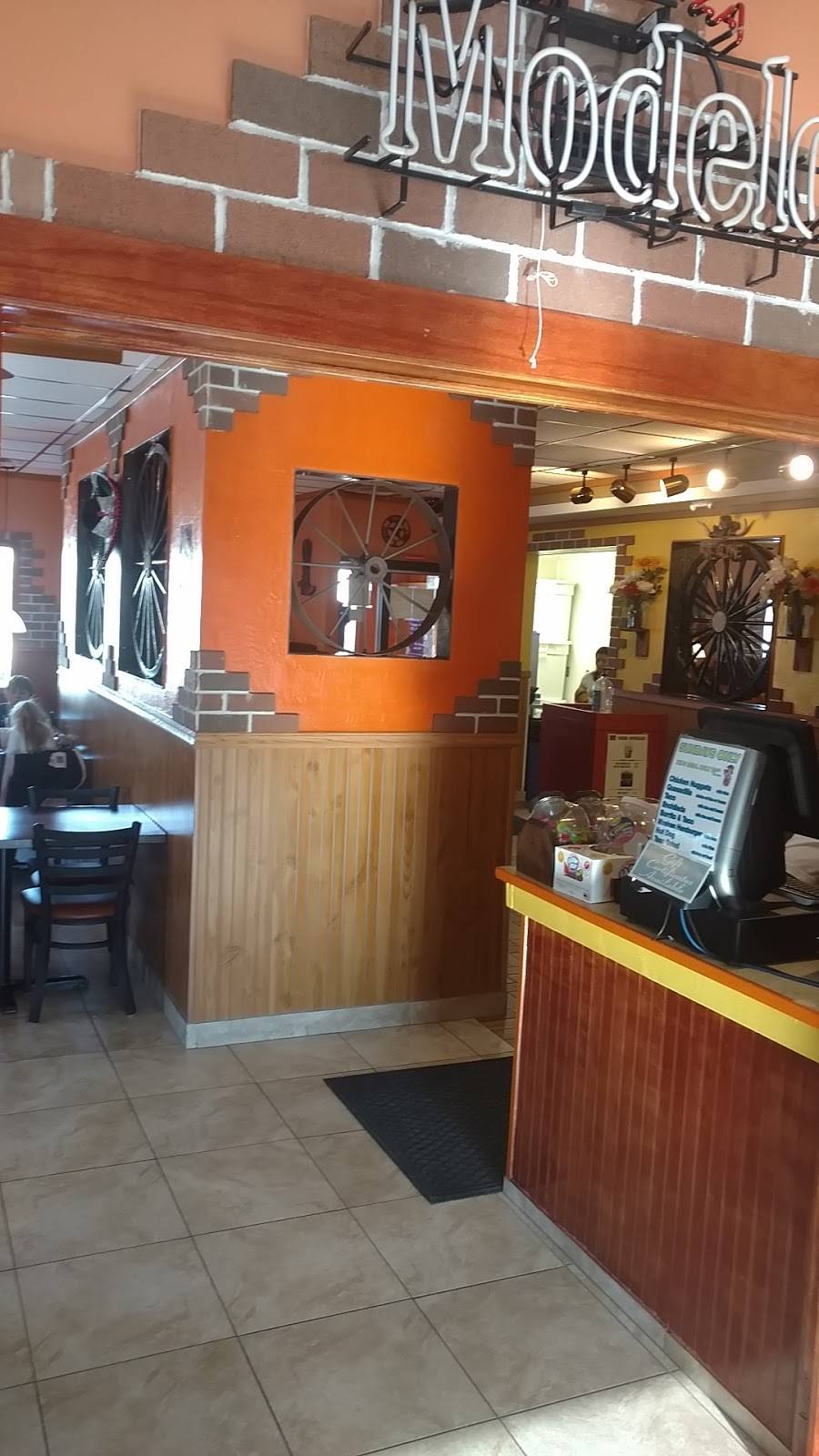 Las Flores Mexican Restaurant | restaurant | 200 S Jefferson Way, Indianola, IA 50125, USA | 5159622792 OR +1 515-962-2792