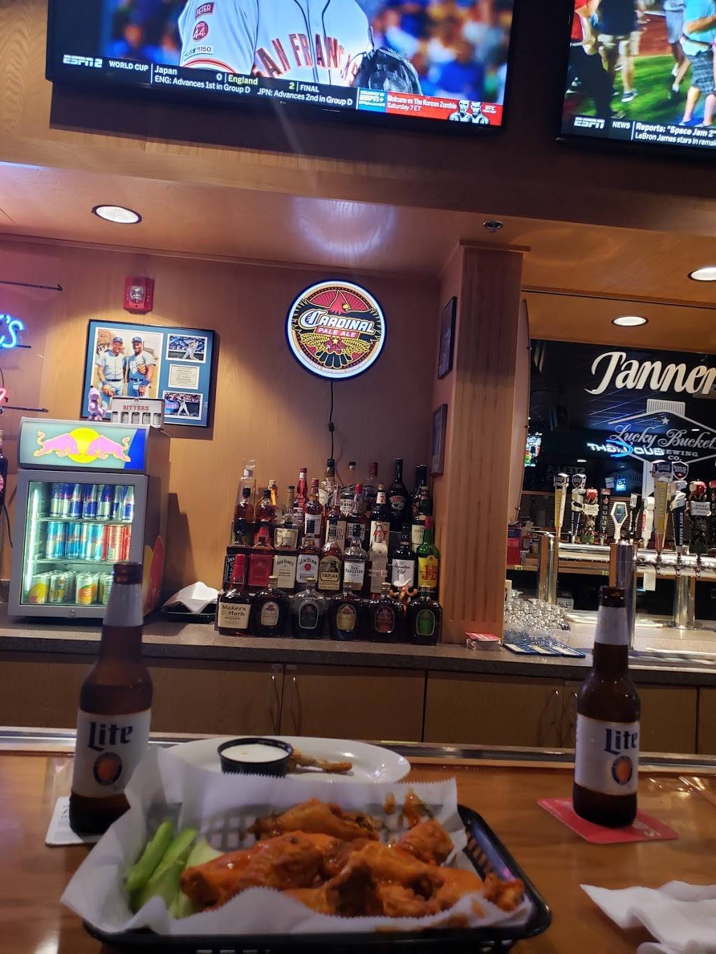 Tanners Bar & Grill | restaurant | 19102 Q St, Omaha, NE 68135, USA | 4027634414 OR +1 402-763-4414