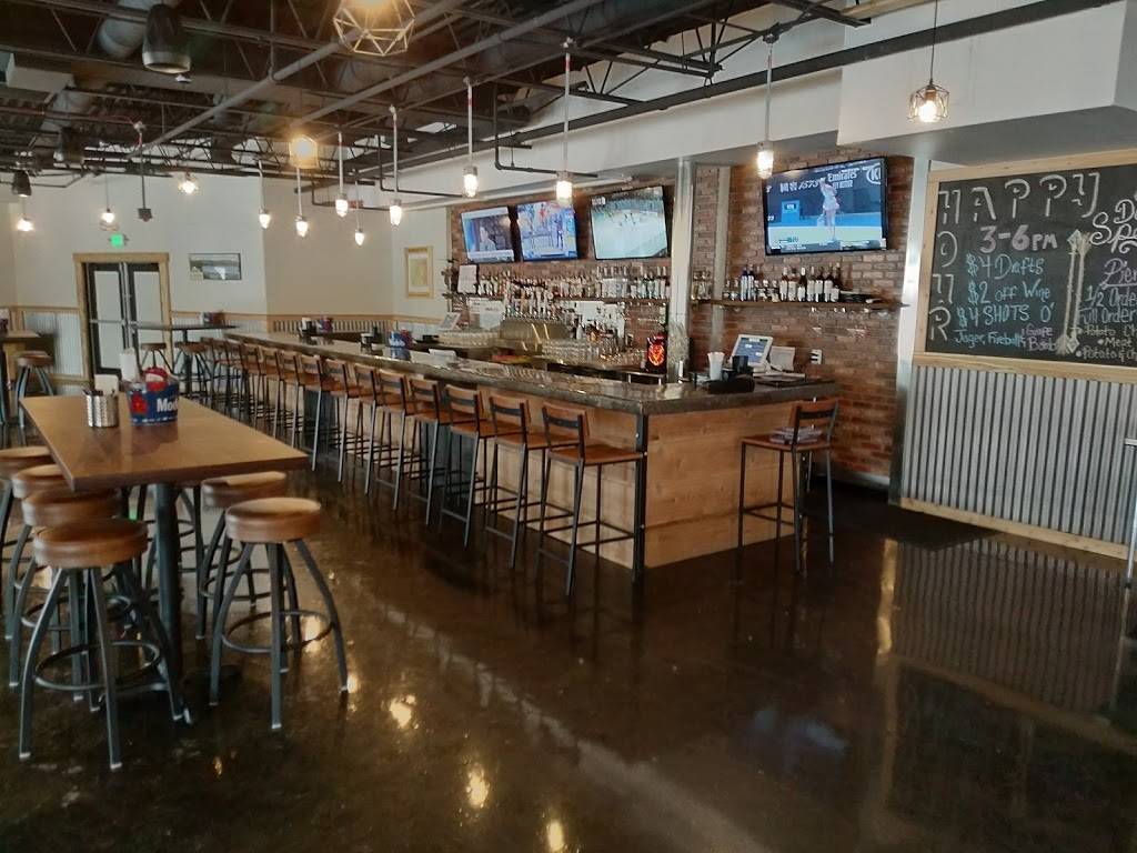 UpTrail Sports Bar & Grill | restaurant | 560 Silverthorne Ln, Silverthorne, CO 80498, USA | 9703930019 OR +1 970-393-0019