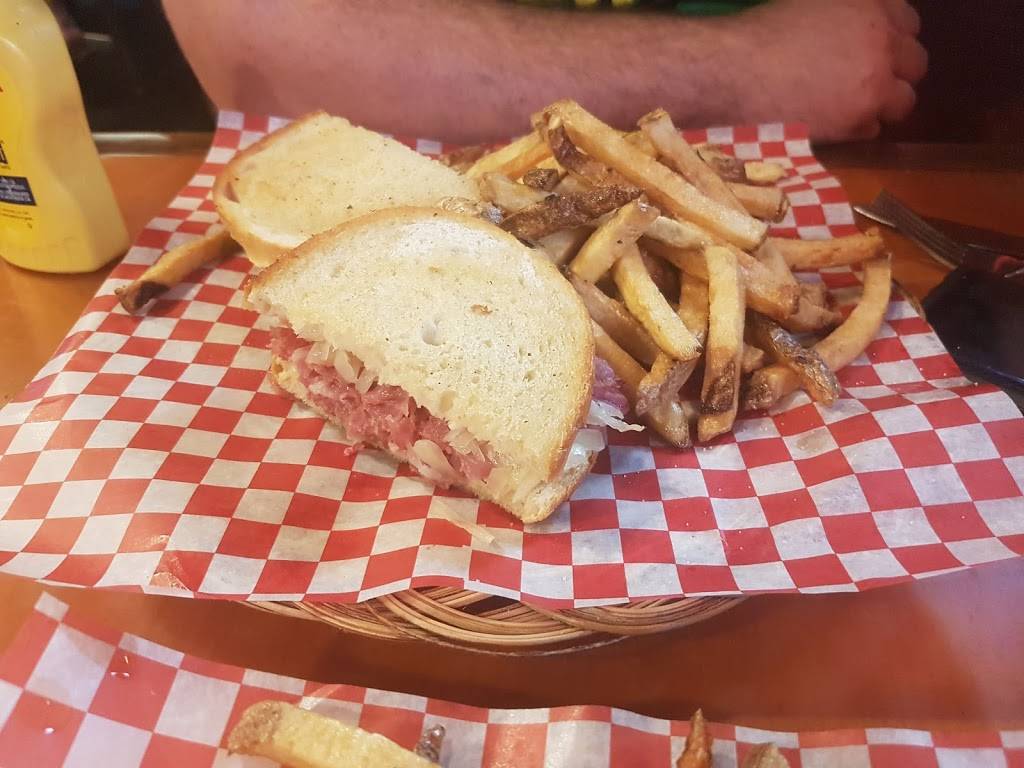 Buddys | restaurant | 1360 King St E, Hamilton, ON L8M 1H5, Canada | 9055451456 OR +1 905-545-1456